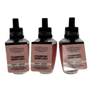 Bath & Body Works Wallflowers Strawberry Snowflakes 3-Pack Fruity Bright Refill